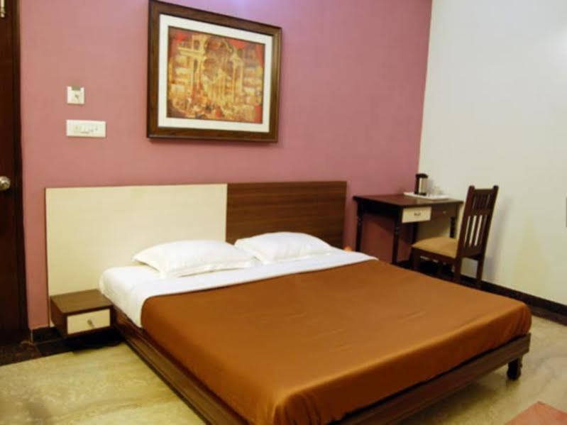 The Urmi Hotel Haridwar Bagian luar foto